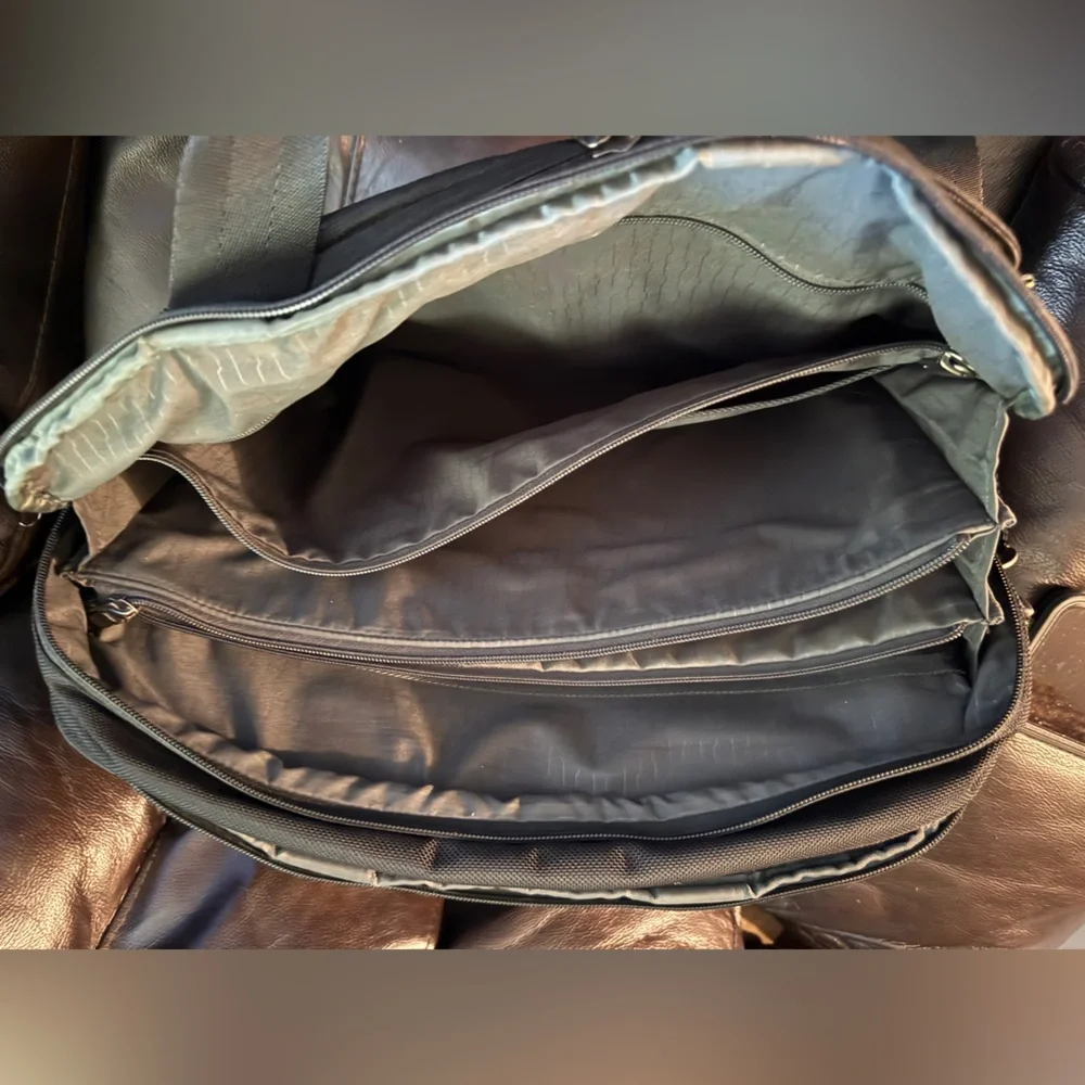 Tumi T-Tech laptop messenger bag or briefcase
